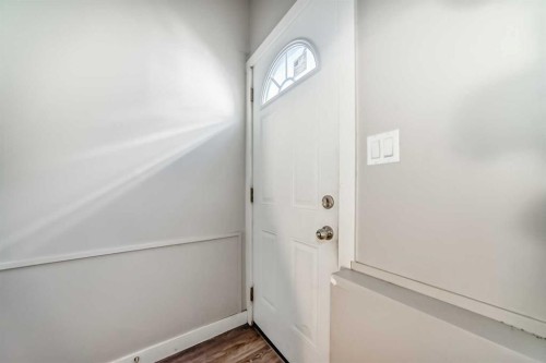 623 68 Avenue Sw, Calgary, AB - Indoor Photo Showing Other Room