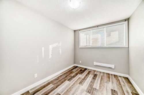 623 68 Avenue Sw, Calgary, AB - Indoor Photo Showing Other Room