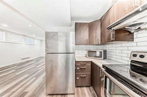 623 68 Avenue Sw, Calgary, AB - Indoor Photo Showing Kitchen