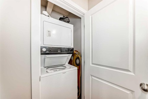 623 68 Avenue Sw, Calgary, AB - Indoor Photo Showing Laundry Room