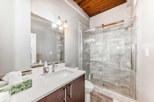 623 68 Avenue Sw, Calgary, AB - Indoor Photo Showing Bathroom