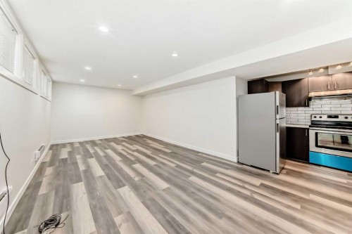 623 68 Avenue Sw, Calgary, AB - Indoor Photo Showing Kitchen