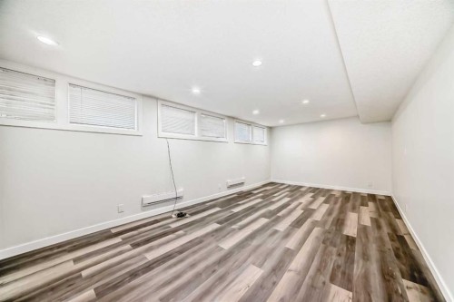 623 68 Avenue Sw, Calgary, AB - Indoor Photo Showing Other Room