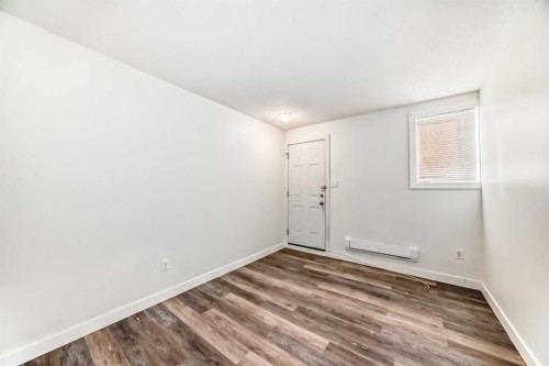 623 68 Avenue Sw, Calgary, AB - Indoor Photo Showing Other Room