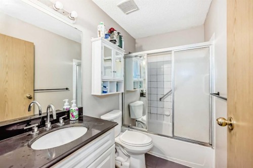 11 Martinwood Road Ne, Calgary, AB - Indoor Photo Showing Bathroom
