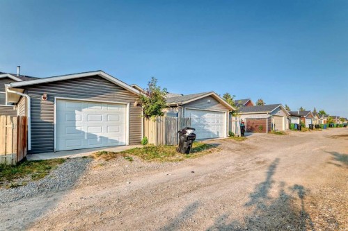 11 Martinwood Road Ne, Calgary, AB - Outdoor