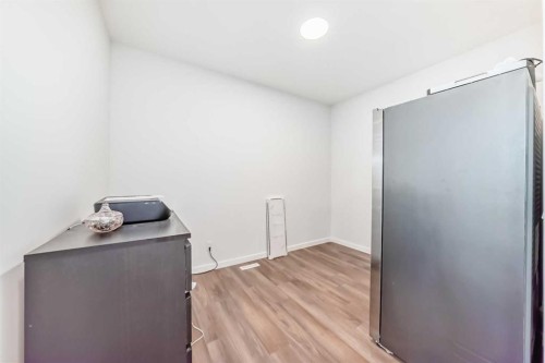 82 Magnolia Court Se, Calgary, AB - Indoor