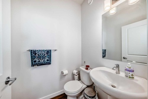 82 Magnolia Court Se, Calgary, AB - Indoor Photo Showing Bathroom