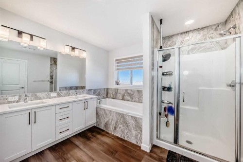 82 Magnolia Court Se, Calgary, AB - Indoor Photo Showing Bathroom
