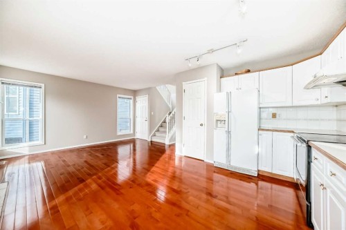 83 Harvest Gold Circle Ne, Calgary, AB - Indoor Photo Showing Kitchen
