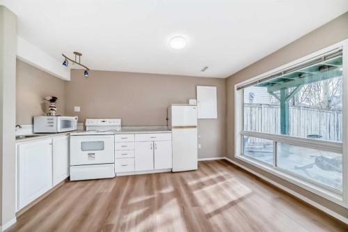 83 Harvest Gold Circle Ne, Calgary, AB - Indoor Photo Showing Kitchen