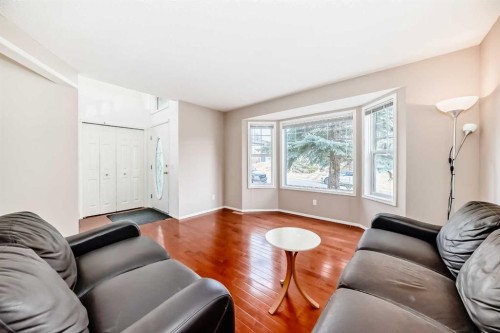 83 Harvest Gold Circle Ne, Calgary, AB - Indoor Photo Showing Living Room
