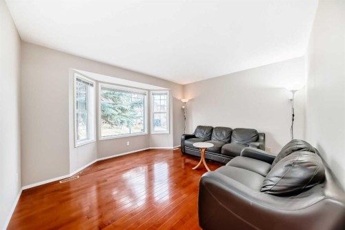 83 Harvest Gold Circle Ne, Calgary, AB - Indoor Photo Showing Living Room
