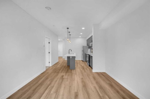 212-660 Shawnee Square Sw, Calgary, AB - Indoor Photo Showing Other Room