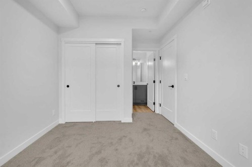 212-660 Shawnee Square Sw, Calgary, AB - Indoor Photo Showing Other Room