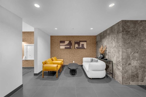 212-660 Shawnee Square Sw, Calgary, AB - Indoor Photo Showing Other Room