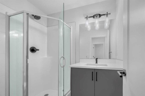 212-660 Shawnee Square Sw, Calgary, AB - Indoor Photo Showing Bathroom