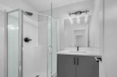 212-660 Shawnee Square Sw, Calgary, AB  - Indoor Photo Showing Bathroom 