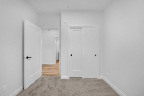 212-660 Shawnee Square Sw, Calgary, AB - Indoor Photo Showing Other Room