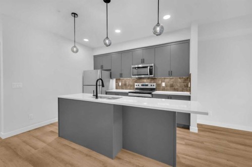 212-660 Shawnee Square Sw, Calgary, AB - Indoor Photo Showing Kitchen With Upgraded Kitchen