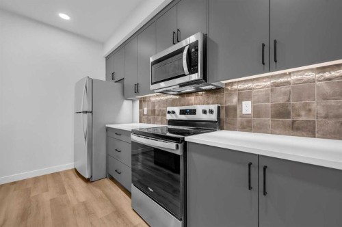 212-660 Shawnee Square Sw, Calgary, AB - Indoor Photo Showing Kitchen With Upgraded Kitchen