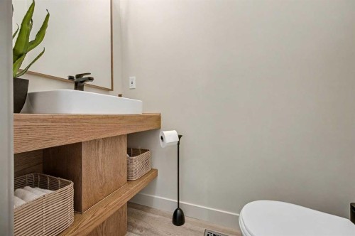124 Country Hills Gardens Nw, Calgary, AB - Indoor Photo Showing Bathroom