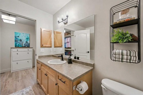 124 Country Hills Gardens Nw, Calgary, AB - Indoor Photo Showing Bathroom