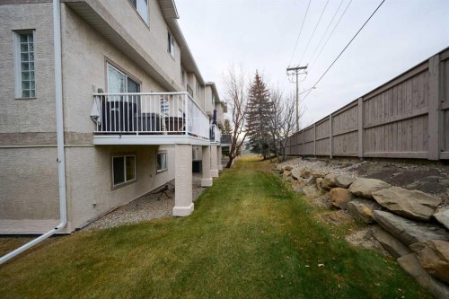 124 Country Hills Gardens Nw, Calgary, AB - Outdoor With Exterior