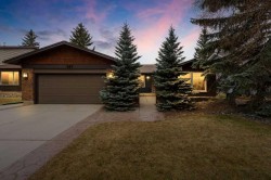 147 Oakside Place SW Calgary, AB T2V 4R1