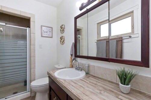 5141 43 Street, Olds, AB - Indoor Photo Showing Bathroom