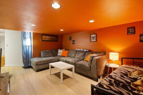 5141 43 Street, Olds, AB - Indoor Photo Showing Living Room