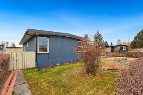 5141 43 Street, Olds, AB - Outdoor