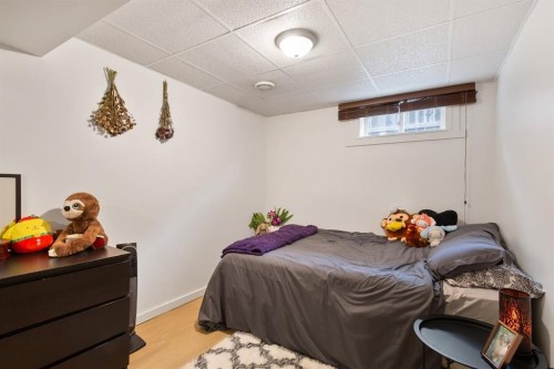 5141 43 Street, Olds, AB - Indoor Photo Showing Bedroom
