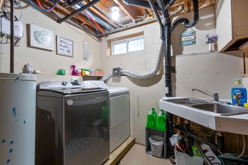 5141 43 Street, Olds, AB - Indoor Photo Showing Laundry Room