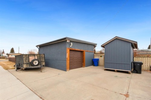 5141 43 Street, Olds, AB - Outdoor With Exterior