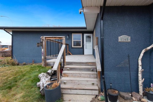 5141 43 Street, Olds, AB - Outdoor
