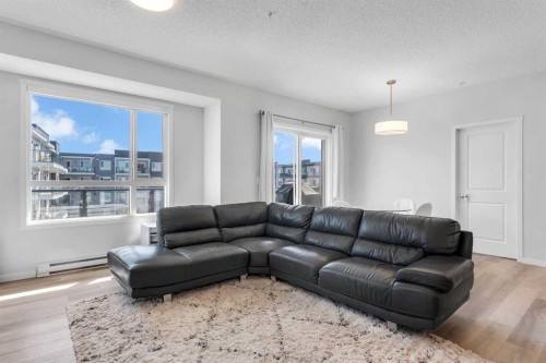 1311-33 Carringham Gate Nw, Calgary, AB - Indoor Photo Showing Living Room