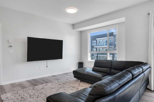 1311-33 Carringham Gate Nw, Calgary, AB - Indoor Photo Showing Living Room