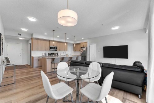 1311-33 Carringham Gate Nw, Calgary, AB - Indoor