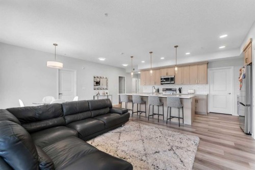 1311-33 Carringham Gate Nw, Calgary, AB - Indoor