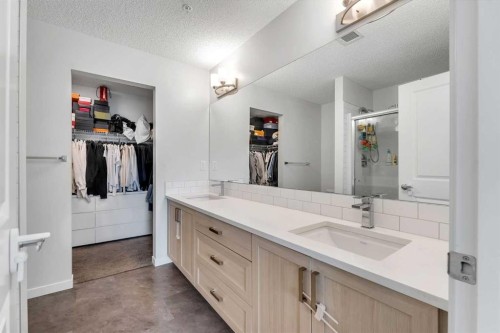 1311-33 Carringham Gate Nw, Calgary, AB - Indoor Photo Showing Bathroom