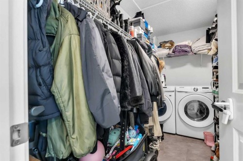 1311-33 Carringham Gate Nw, Calgary, AB - Indoor