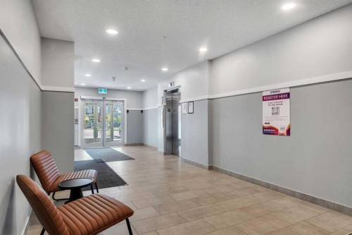 1311-33 Carringham Gate Nw, Calgary, AB - Indoor