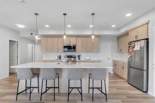 1311-33 Carringham Gate Nw, Calgary, AB - Indoor Photo Showing Kitchen With Stainless Steel Kitchen With Upgraded Kitchen