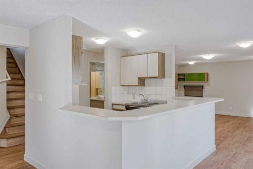 127 Canterbury Court Sw, Calgary, AB - Indoor Photo Showing Kitchen