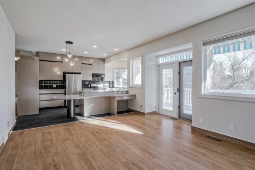 127 Canterbury Court Sw, Calgary, AB - Indoor Photo Showing Kitchen