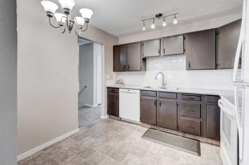 43 Midridge Gardens Se, Calgary, AB - Indoor Photo Showing Kitchen