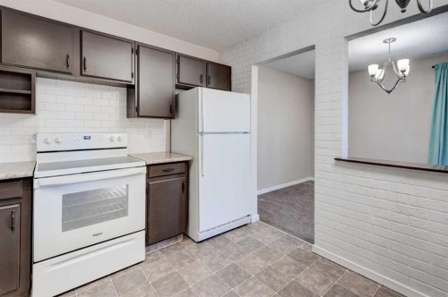 43 Midridge Gardens Se, Calgary, AB - Indoor Photo Showing Kitchen