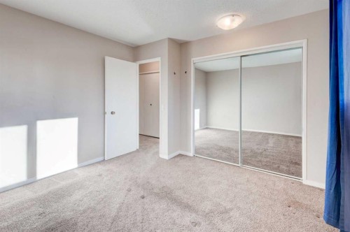 43 Midridge Gardens Se, Calgary, AB - Indoor Photo Showing Other Room