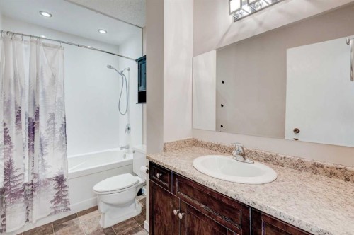 43 Midridge Gardens Se, Calgary, AB - Indoor Photo Showing Bathroom